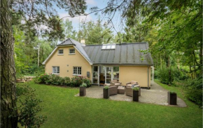 Gorgeous Home In Væggerløse With Kitchen, Bogø By